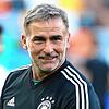 U21-Trainer Stefan Kuntz spricht in Singen über Teamgeist.