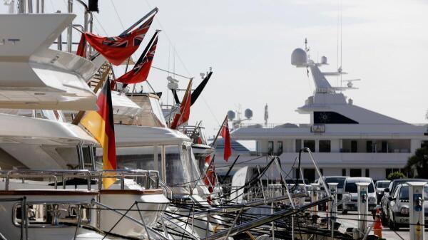 Ist unter den Fahnen dieser Luxus-Jachten auf Mallorca auch die Flagge der balearischen Inseln?