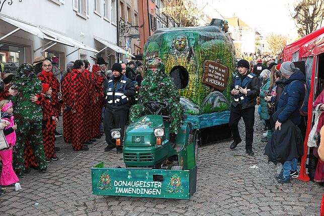 Bild 11: Fasnetszauber in Engen: Jubiläumsumzug 2025 in beeindruckenden Bildern