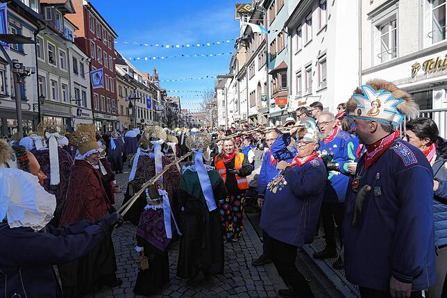 Bild 25: Warum der Fasnet-Umzug in Villingen jedes Jahr Groß und Klein fasziniert – Entdecke die Highlights!