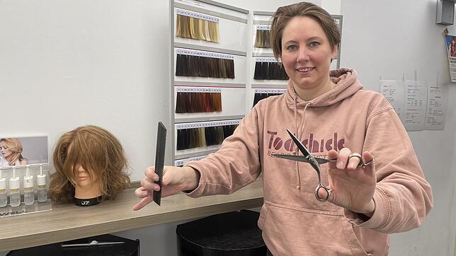 Julia Harzer ist Friseurmeisterin und Inhaberin des &bdquo;J7 Hairstyling&ldquo; in der Bickenstraße in Villingen.