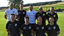 Die Trainer und Zugänge beim Landesligisten FC Gutmadingen: (hinten von links), Trainer Andreas Holdermann, Torwarttrainer Markus ...