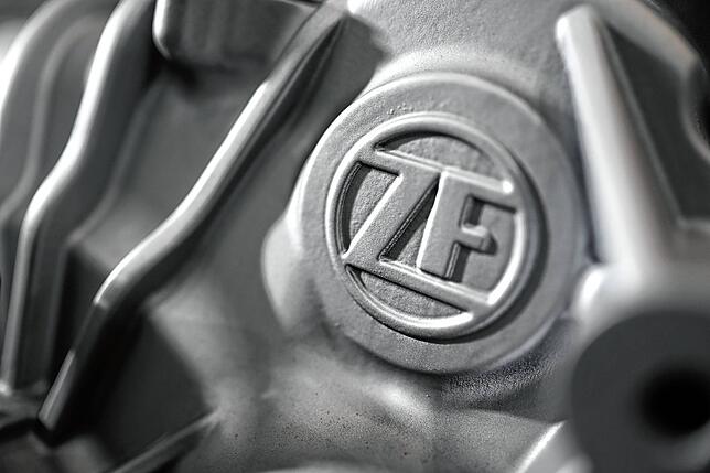 Der Zulieferriese ZF hat in Serbien bereits mit Mitarbeiter-Impfungen begonnen. Die USA und Deutschland sollen zügig folgen.