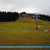 Wo in der ersten Januarwoche eigentlich Skikurse stattfinden sollten, zeigt sich auf der Webcam nur grüne Wiese. Der Lanklift am Bödele ...