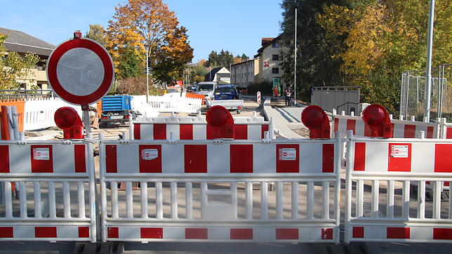 Nächste Woche wird auf der Schaffhauser Straße die oberste Asphaltdecke aufgebracht. Danach sollte die Sperrung dieser Hüfinger ...