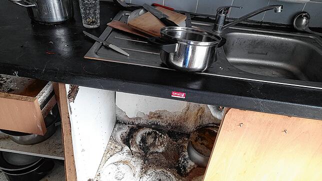 So sah der Schrank aus, ehe er entsorgt und ersetzt wurde.
