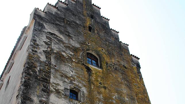 Der Hexenturm muss dringend saniert werden. Starke Tragwerkschäden im oberen Dachbereich und im Bereich der Fassade zwingen zum Handeln.