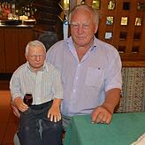 Werner Endres mit „Doppelgänger“ 2015 in der Haltnau, die er 50 Jahre lang führte.