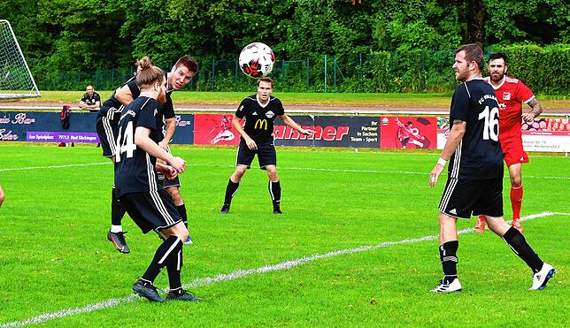 Bild 39: FC Wallbach dreht die Partie und gewinnt mit 3:2 gegen den FC RW Weilheim &ndash; und wir haben die Bilder!