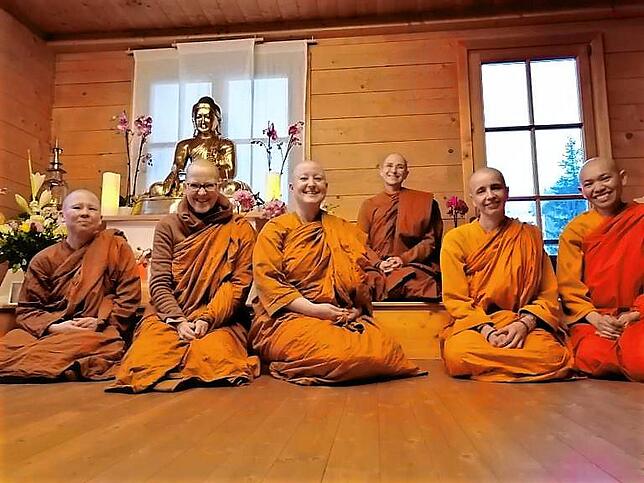Die Nonnen im Nonnenkloster Anenja Vihara im Allgäu.