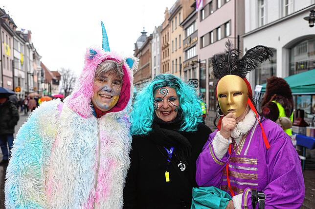 Bild 25: Fasnacht 2025 in Konstanz: Diese Bilder zeigen das bunte Narrentreiben auf der Marktstätte!