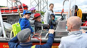 Die Sicherheitsorganisationen brachten zum Tag der offenen Tür auf dem Gelände des THW ihren Fuhrpark mit. Vor allem bei Kindern beliebt ...