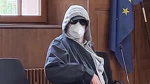 Der Ex-Soldat nimmt vor Gericht Platz. Er hatte am 23. Januar angedroht, sich und sein Haus anzuzünden.