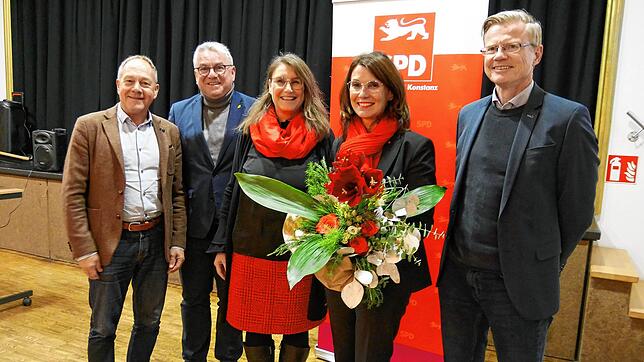 Landtagsabgeordneter Hans-Peter Storz, Bürgermeister Ralf Baumert, Stellvertretende SPD-Kreisvorsitzende Sandra Schätzle, ...