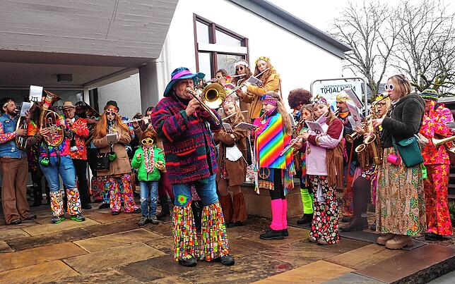 Bild 3: Tengener Fasnet 2025: Unvergessliche Bilder der spektakulären Rathausstürmung!