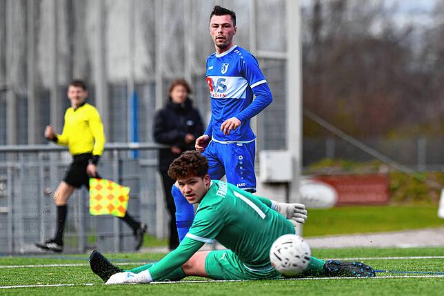 Bild 2: FC Erzingen kassiert 1:3-Niederlage bei der U23 des Freiburger FC &ndash; und wir haben Bilder!