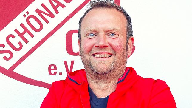 Trainerwechsel: Manfred Knobel, ein Urgestein des Vereins, übernimmt sofort die Bezirksliga-Mannschaft des FC Schönau. Bisher trainierte ...