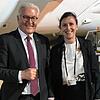 Off-Gride-Geschäftsführerin Christiane Kragh und Bundespräsident Frank-Walter Steinmeier vor dem Abflug in den Senegal.