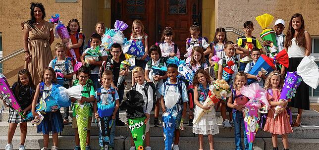 25 Kinder besuchen die Klasse 1b der Murgtalschule in Murg, Klassenlehrerin ist Melanie Schweizer (rechts im Bild). Links im Bild steht ...
