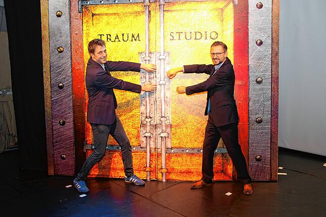 Viele Monate haben die der Intendant des Gloria-Theaters Jochen Frank Schmidt (links) und der kaufmännische Direktor Alexander Dieterle ...