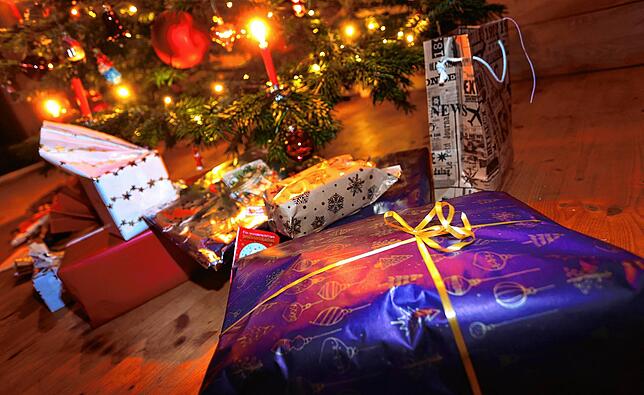 Debatte abblocken und sich beim Geschenke-Übergeben noch grün sein. Das kann klappen.