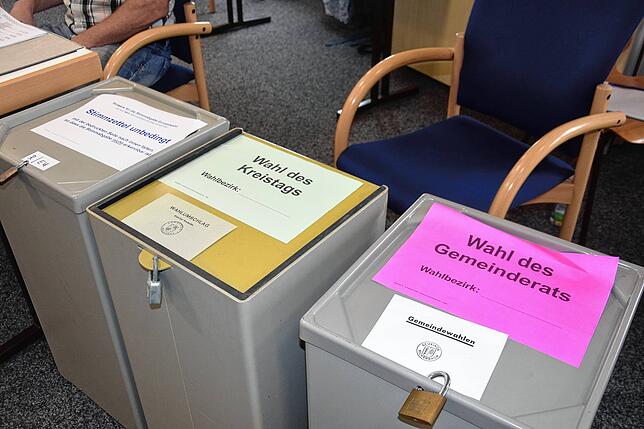 Aufnahmen aus dem Wahlbüro im Rickenbacher Rathaus beim Wahltag am 9. Juni 2024.
