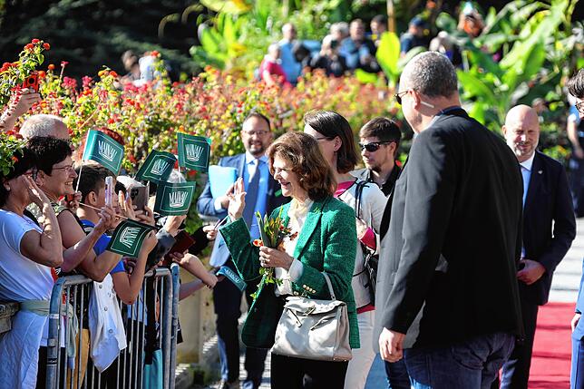 Bild 2: Königin Silvia besucht die Mainau: Die Bilder vom Besuch