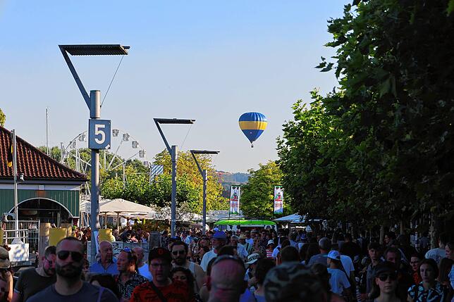 Bild 14: Beim Seenachtfest 2025 wird das Konstanzer Bodenseeufer zur Festmeile