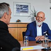 Im Gespräch: Stadtwerke-Geschäftsführer Norbert Reuter mit SÜDKURIER-Redaktionsleiter Jörg-Peter Rau