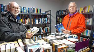 Ein Paradies für Leseratten: Über gut gefüllte Regale und rege Resonanz im Büchertausch Rheinfelden freuen sich Leiter Wolfgang Ehrl ...