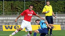 Frecher Aufsteiger: Die SG Reichenau/Waldsiedlung (rechts Robin Sättele) gewann das Spiel beim SC Pfullendorf II (links Marko Barlecaj) ...