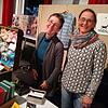 Die Schwestern Britta Richter und Kirsten Heinzmann zählen mit ihren handgefertigten Karten sowie Bildern seit Jahren zur Stammbesetzung ...