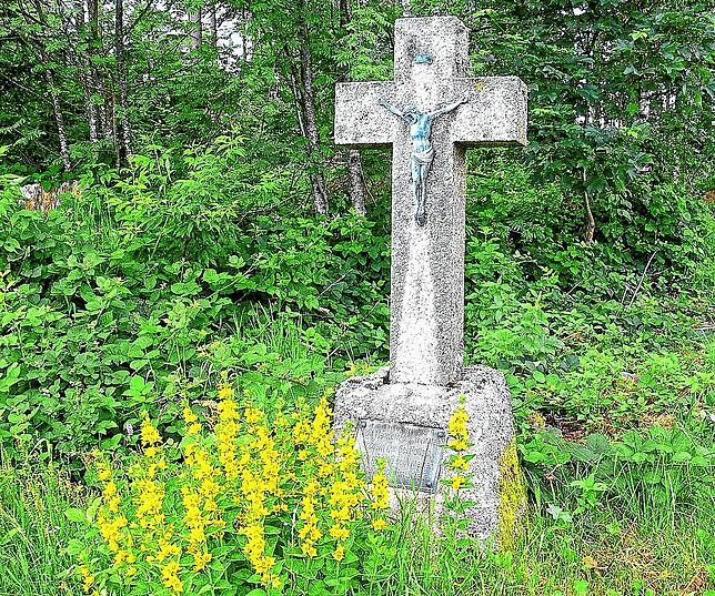 An den Krieg erinnert heute das Rensberger Mahnmal.