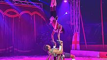 Für die Menschenpyramide braucht es nicht nur Fingerspitzengefühl, sondern auch Kraft und Ausdauer. Bilder: Viktoria Novakovic