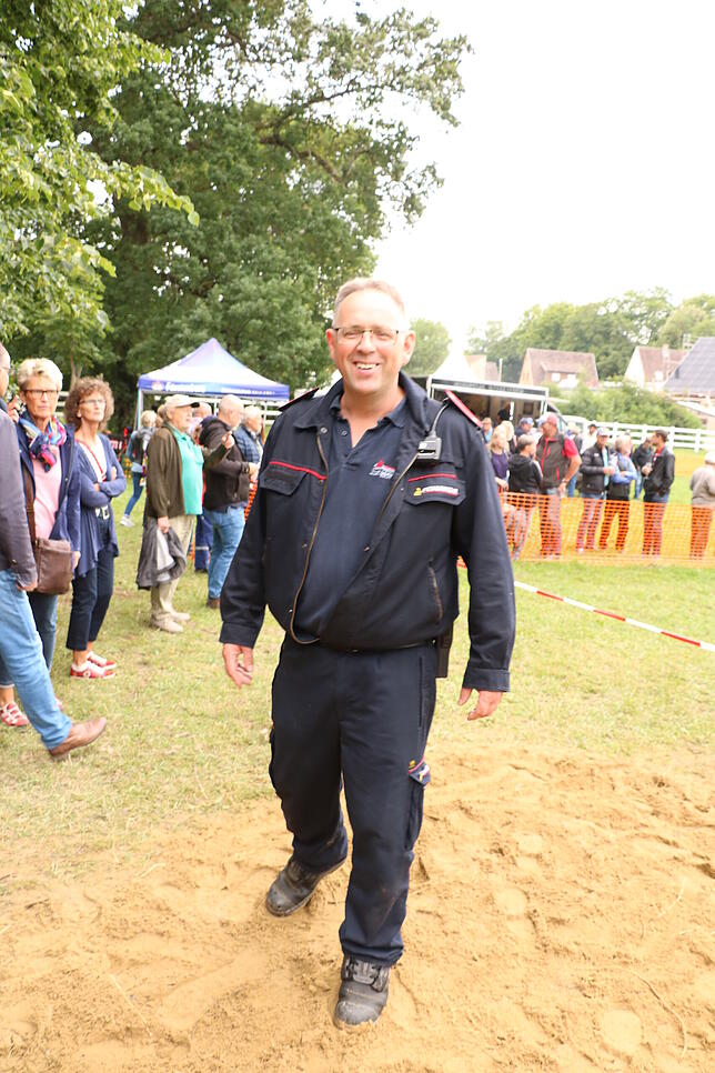 Bild 2: Bilder von der Freiwilligen-Arbeit der Feuerwehr beim Marathon der Gespannfahrer