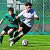 Tor des Tages: Saner Öz (vorn, gegen David Welte) traf für die SG FC Wehr/Brennet zum 1:0-Sieg im Verfolgerduell gegen den zuvor seit ...