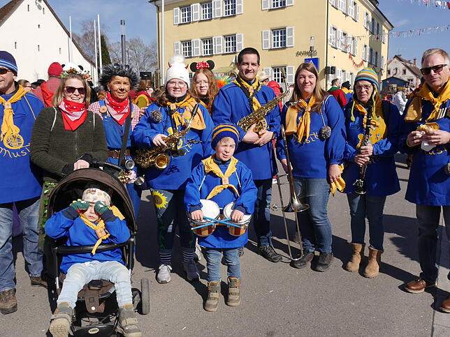 Bild 33: Fasnet-Sunntig-Umzug 2025 in Hilzingen: Farbenfrohes Treiben