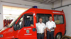 Feuerwehrkommandant Claudius Mecking (rechts) und sein Stellvertreter Philipp Hübschle freuen sich über den Entschluss des Gemeinderats, ...