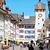 Beliebt bei Einheimischen und Besuchern: Die Kaiserstraße in Waldshut. Hier zu sehen ist das Obere Tor (Archivbild).