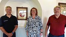 Der Gutensteiner Ortschaftsrat wählt Karin Mühlhans zur Nachfolgerin von Günter Gregori (rechts) im Beisein von Bürgermeister Marcus ...