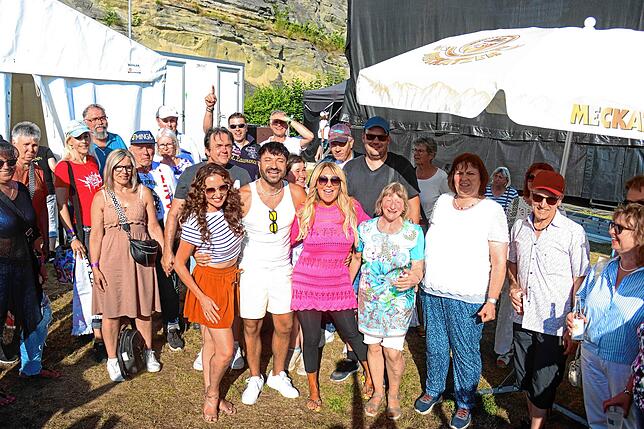 Bild 25: Anita Hofmann und viele andere Schlagerstars: Bilder vom Abschluss des Sound Beach Festivals in Überlingen
