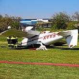 Auf dem Konstanzer Flugplatz ist es zu einem Flugzeugunglück gekommen. Die Feuerwehr, Rettungskräfte und die Polizei waren mit einem ...