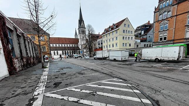 Der Stephansplatz soll autofrei (hier ein Bild während dem Ende des Wochenmarktes) und umgestaltet werden. Ein externes Büro arbeitet ...