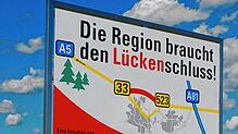 Vertreter von Industrie, Wirtschaft, Kommunen und Politik fordern den Lückenschluss. Auf Herdenen soll dieses Schild für den geforderten ...