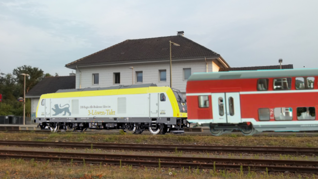 Doppelstockwagen mit Diesellokomotiven der Baureihe 245 im baden-württembergischen Landesdesign sollen ab dem Fahrplanwechsel im ...
