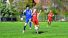Yves Graf (links) gelang das einzige Tor im Kellerderby zwischen dem SV Geisingen (Janis Schrawattke) und dem FC Radolfzell.