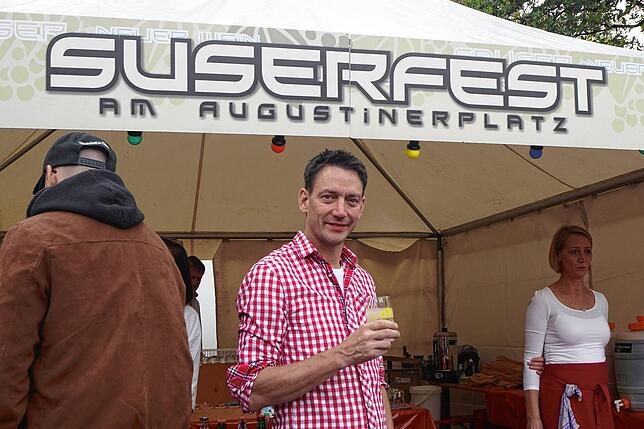 Marcus &bdquo;Glocke&ldquo; Glöckler organisiert mit Begeisterung das alljährliche Suserfest auf dem Augustinerplatz.