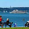 Unser Archivbild zeigt die Uferpromenade von Meersburg. Hier drängte ein 66-jähriger Mann nach dem Baden eine 70-jährige Radfahrerin von ...