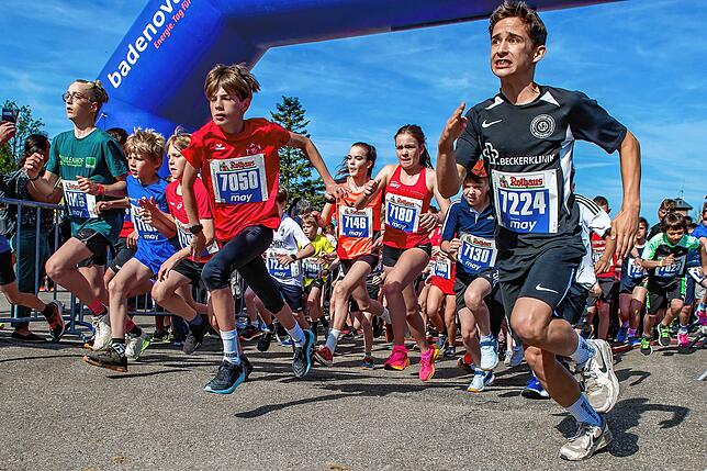 Junior-Cup: Über 250 junge Laufbegeisterte nahmen am Wettbewerb über 2,1 Kilometer teil. Der Lauf gehörte wie der „May 10er“ auch zum ...