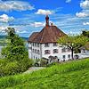 In bester Lage thront Schloss Freudenfels über dem Untersee und dem Rhein. Begonnen hat alles als Wehr- und Wohnturm. Heute betreibt die ...